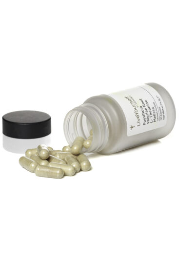 Passiflora Valerian Root L-Theanine Melissa bitkisel içerikli takviye edici gıda kapsül ürünü Live Yourself melisa kediotu çarkıfelek ve L-theanine içeren formül