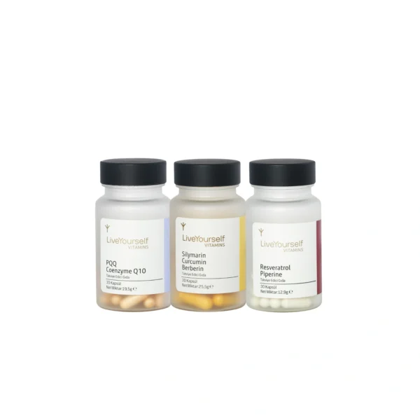 Power Cleaning Set – LiveYourself markasına ait PQQ Coenzyme Q10, Silymarin Curcumin Berberin ve Resveratrol Piperine 3’lü takviye edici gıda şişeleri beyaz arka plan üzerinde